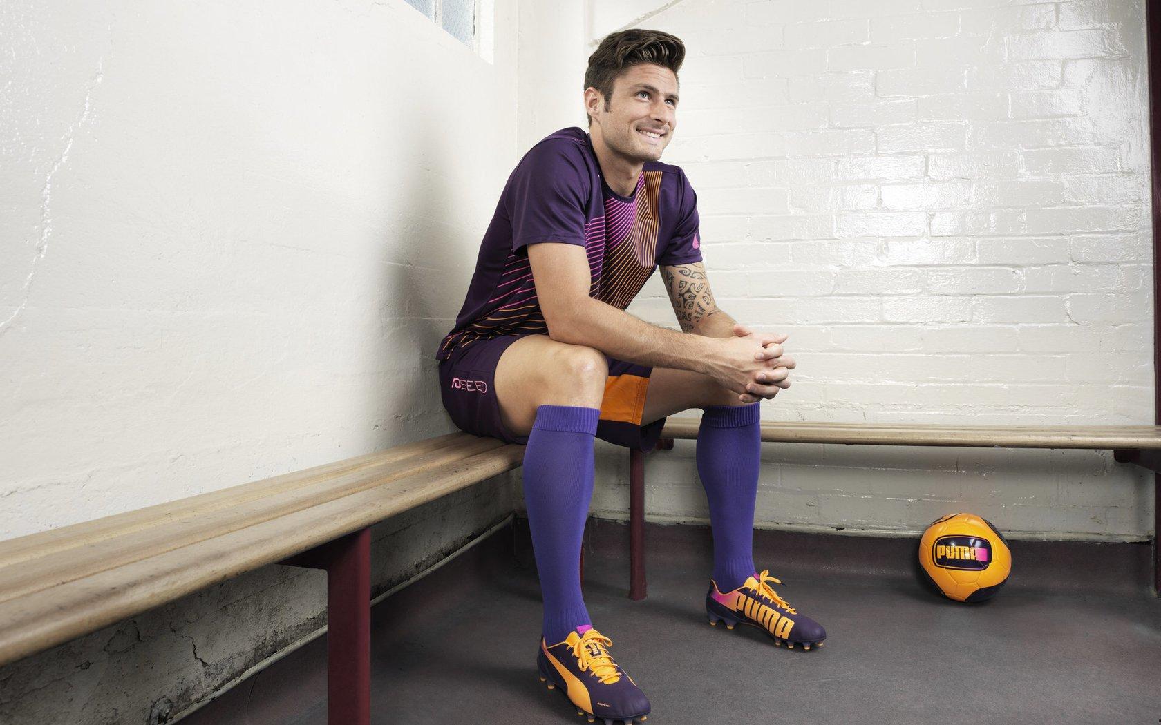 从绿茵场到地产王国，前切尔西利物浦球星约翰逊的转型之路